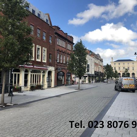 Honest City Centre Apartment 2 Southampton Exteriör bild