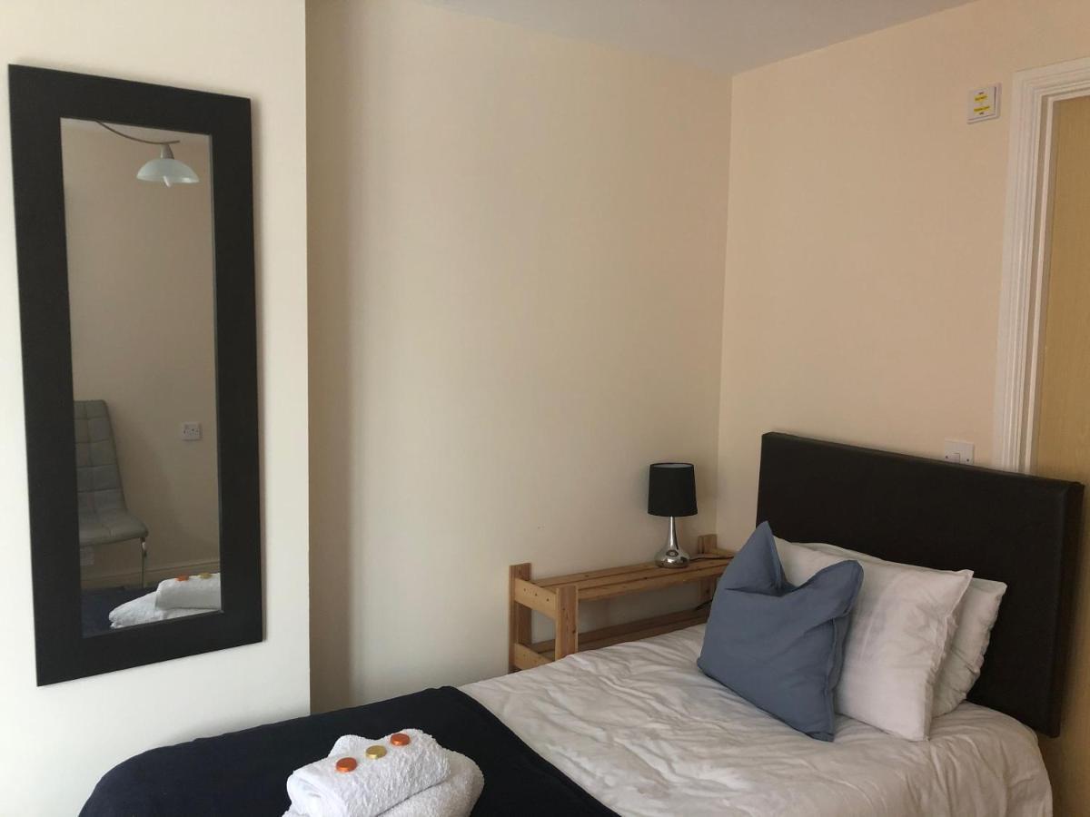 Honest City Centre Apartment 2 Southampton Exteriör bild